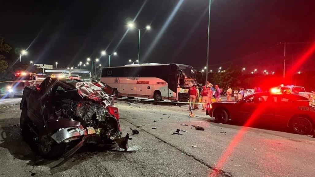 Trágico accidente carretero en Altamira arroja como saldo un muerto y 50 heridos