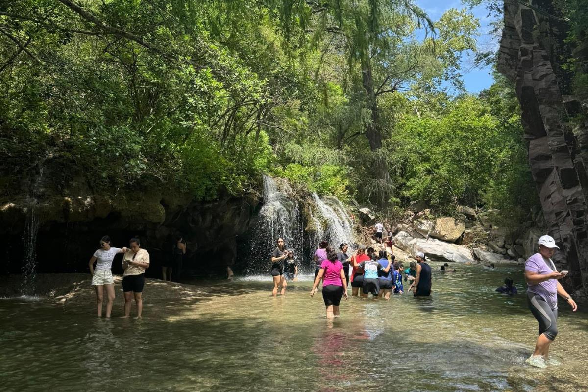 Visitantes al parque ecológico Los Troncones. Foto: Carlos García