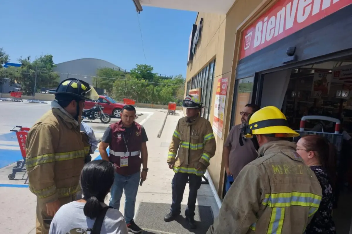 Cuerpo de emergencia responden a llamado en Tienda Ley. Foto: El Mundo