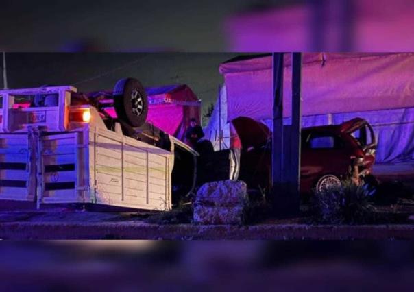 Muere conductor de una camioneta; lo chocan y vuelca en la Temoaya-Toluca