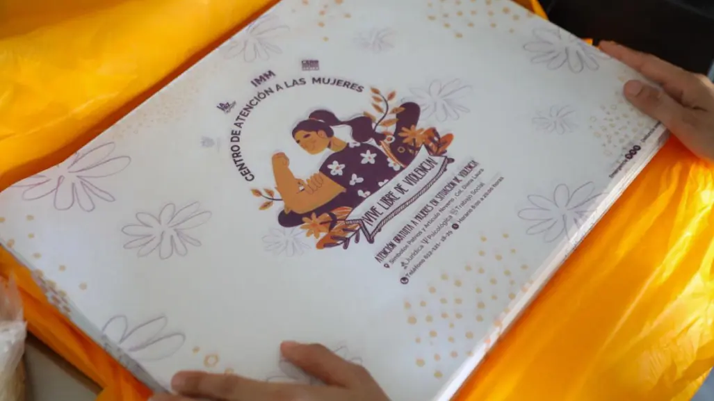 Juntas Envolviendo Ayuda acerca apoyos a mujeres en papel para tortillas