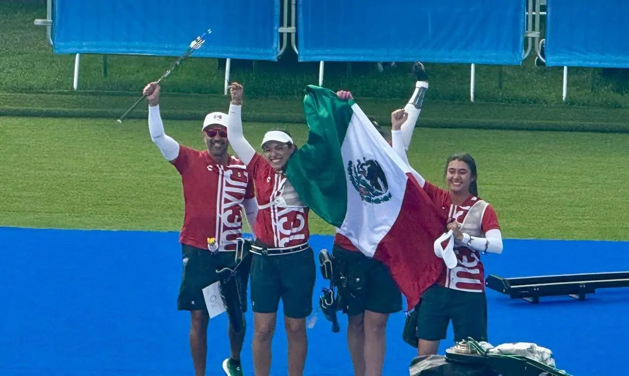 Las arqueras mexicanas Alejandra Valencia, Ana Paula Vázquez y Ángela Ruiz lograron la primera medalla de bronce para México. Foto: X @CONADE