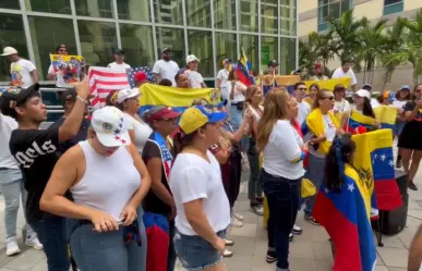 Venezolanos en Miami esperan resultados sin poder votar en comicios