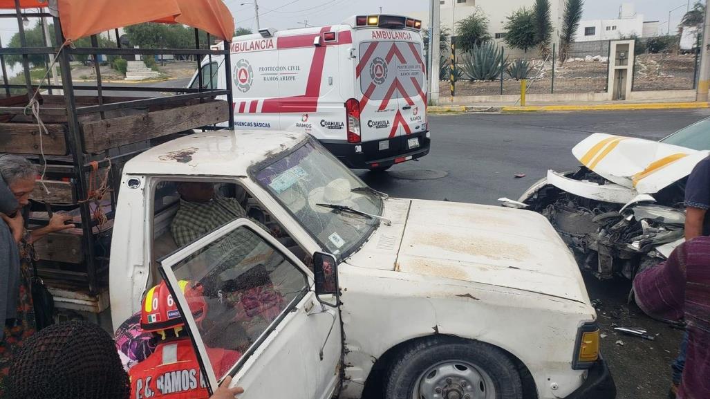 Accidente frente a Dinolandia en Ramos Arizpe deja 2 lesionados