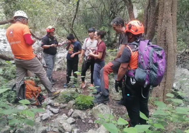 Protección Civil Nuevo León rescata a 4 personas extraviadas en Cerro de la Silla