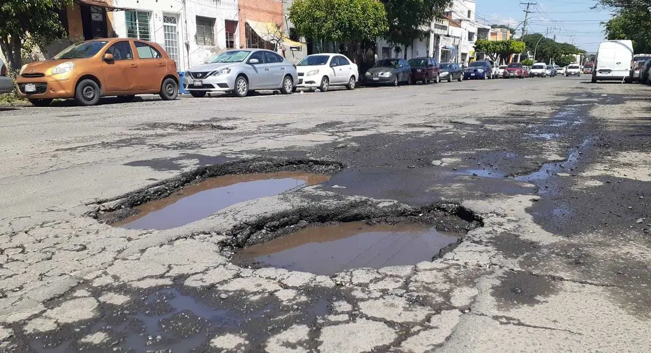 Edomex lanza programa “no más baches” y facilita reportes a través del chatbot “MoviMex”. Foto: Internet