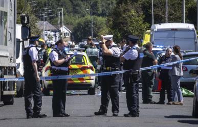 Tragedia en Inglaterra: 2 niños muertos y 9 heridos por ataque con cuchillo