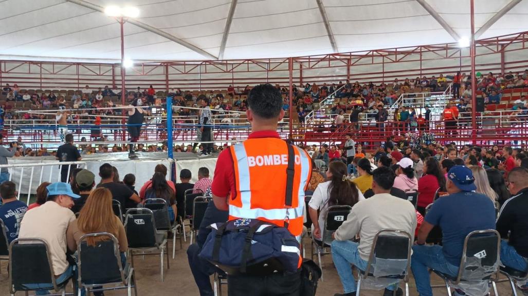 Atiende bomberos a personas con urgencias médicas en la Feria