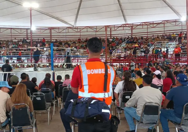 Atiende bomberos a personas con urgencias médicas en la Feria