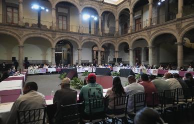 Padres de los 43 de Ayotzinapa se reunieron con AMLO y Sheinbaum por separado