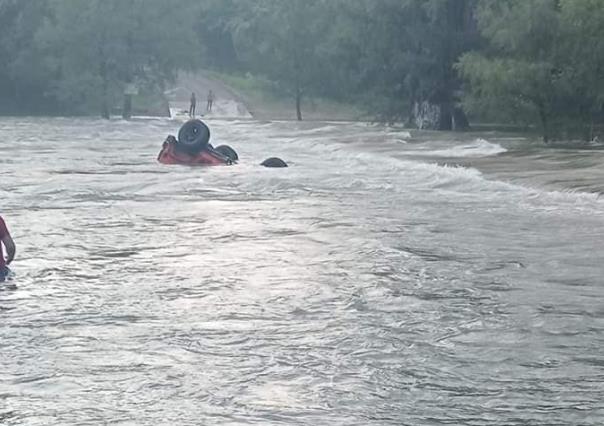 Jeeperos se salvan de morir ahogados en Gómez Farías