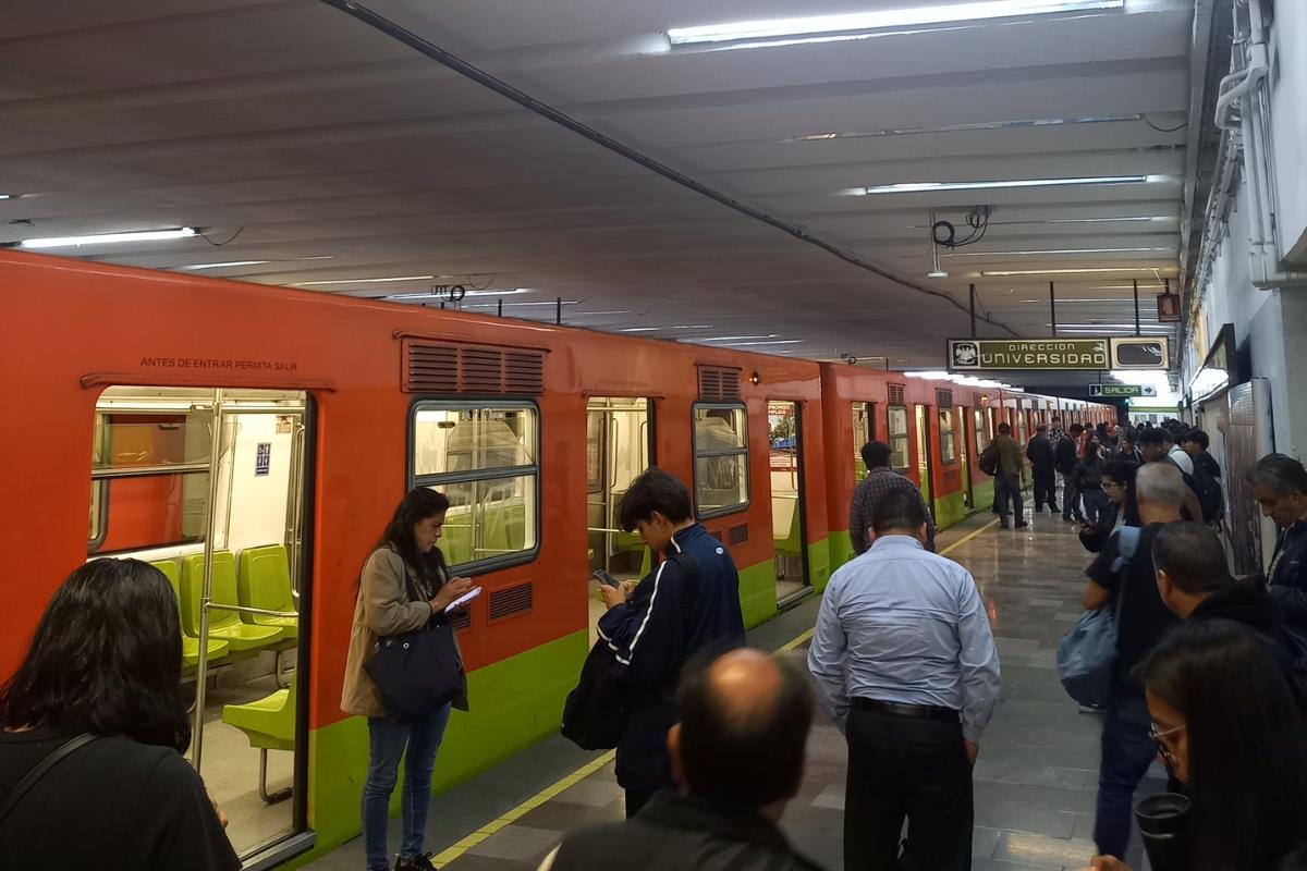 Desalojo de estación Coyoacán. Foto: @hufep