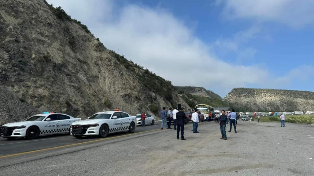 Caos en la Carretera Monterrey-Saltillo por protesta de Transportistas