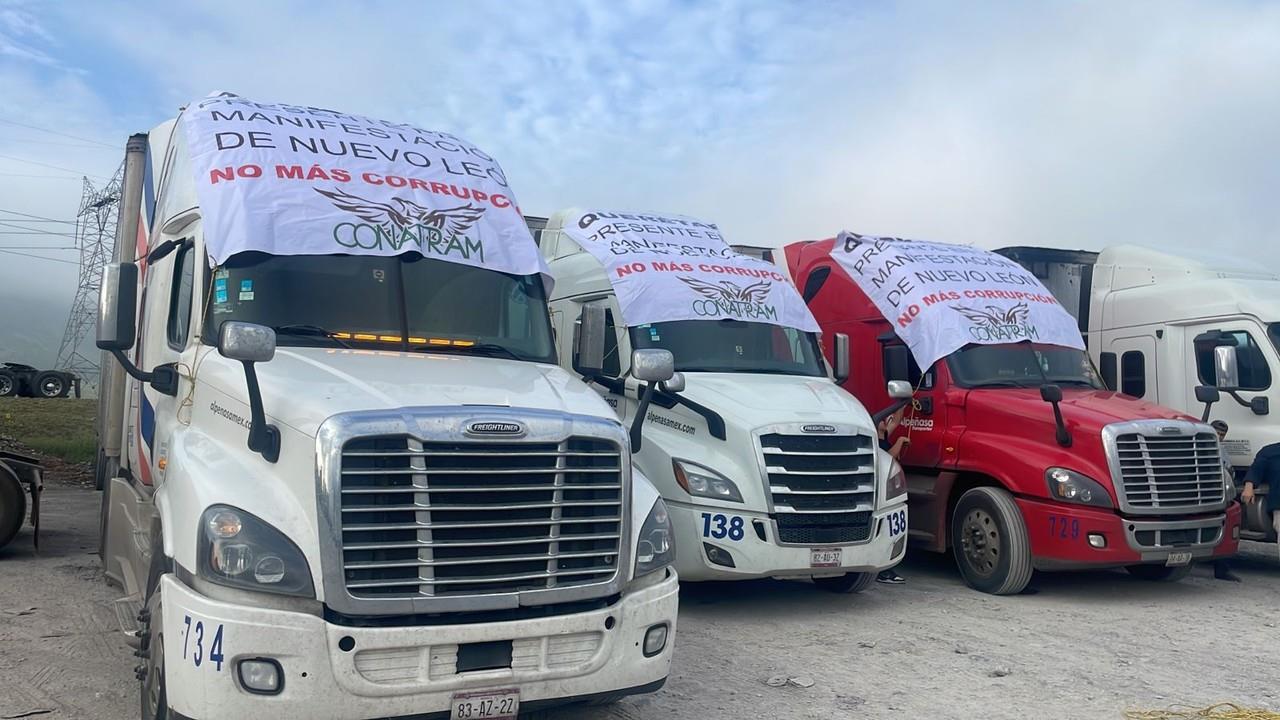 Transportistas de Altamira encabezaron una protesta en contra de las autoridades viales de la zona metropolitana de Monterrey, Nuevo León, debido a las presuntas extorsiones de las que son víctimas. Foto: Axel Hassel