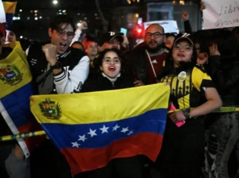 Ciudadanos venezolanos protestando tras conocerse la victoria de Nicolás Maduro. Foto: UNO TV.