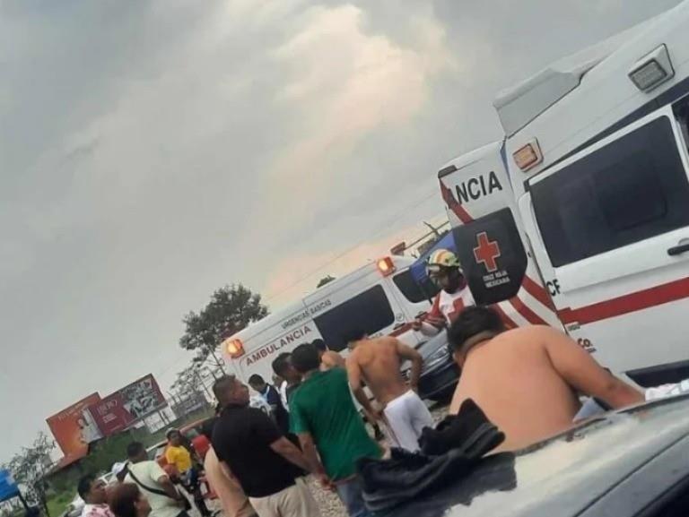 Los jugadores heridos por la caída del rayo en la cancha de Cuernavaca. Foto: La Silla Rota.