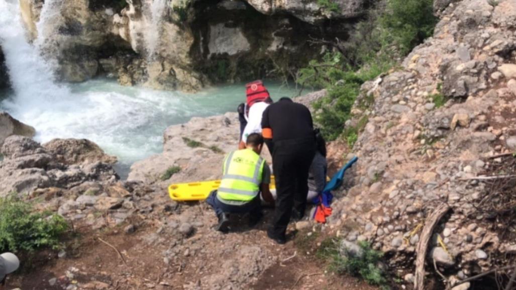 ¡Todo por la selfie! Mujer resbala y se lesiona en Cascada de Juan Capitán