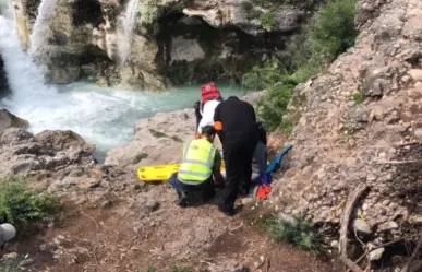 ¡Todo por la selfie! Mujer resbala y se lesiona en Cascada de Juan Capitán