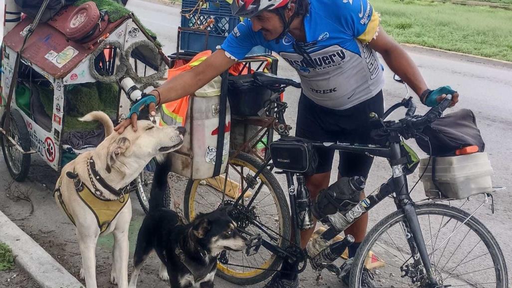 José Lomelí recorre México en su bicicleta