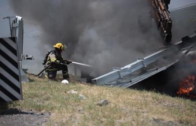 Hombre muere calcinado en grúa en la carretera Monterrey-Saltillo