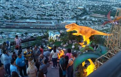 Iluminan Puerto Noas en Torreón con exposición Mundo Dino; conoce de qué trata