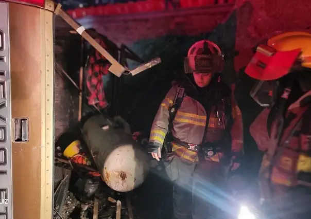 Cae camioneta al río Santa Catarina en Monterrey