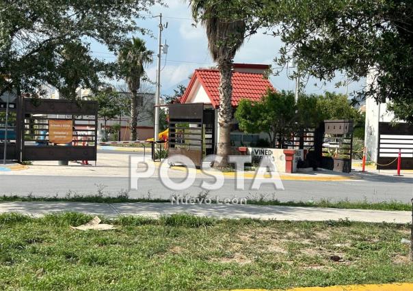 Catean vivienda y hallan droga en Santa Catarina