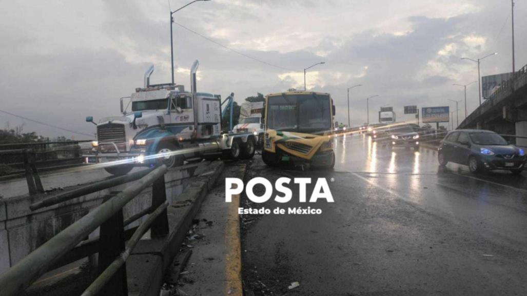 Choca transporte público en Tlalnepantla, hay 2 lesionados