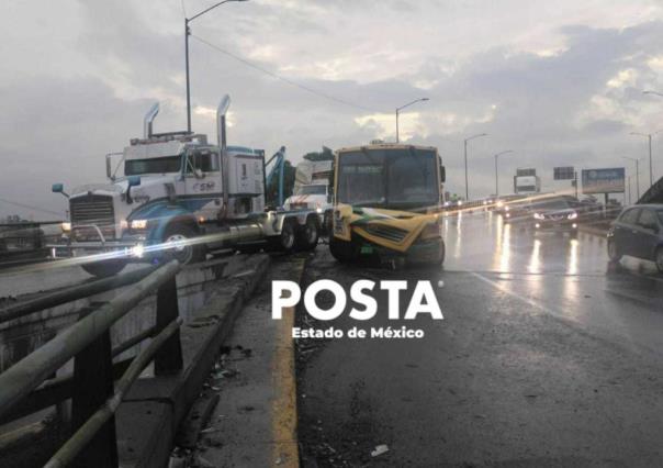 Choca transporte público en Tlalnepantla, hay 2 lesionados