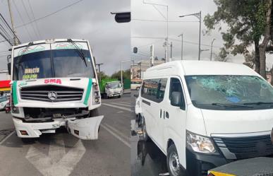 9 Lesionados por choque entre camión y combi en Zaragoza