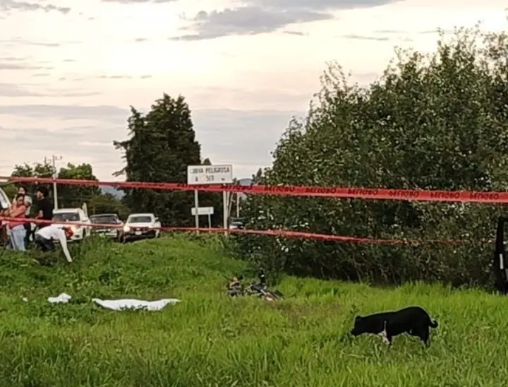 Un motociclista murió en la salida al Mezquital tras ser arrollado por una conductora. Foto: Especial.