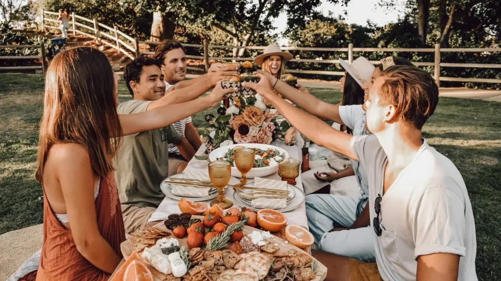 De Amigos a Familia: La importancia del Día Internacional de la amistad