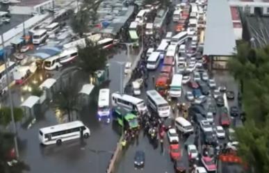 Paradero Indios Verdes: Colapsa vialidad y transporte por lluvia