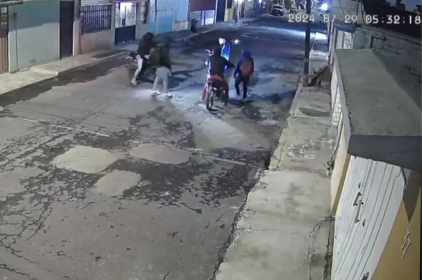 Asalto violento en Coacalco: delicuentes en motocicletas atacan a hombre (VIDEO)