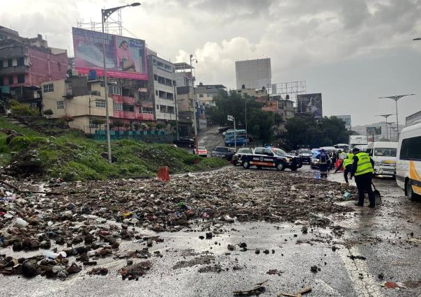 Se desgaja cerro en Tlalnepantla; afecta la México-Pachuca