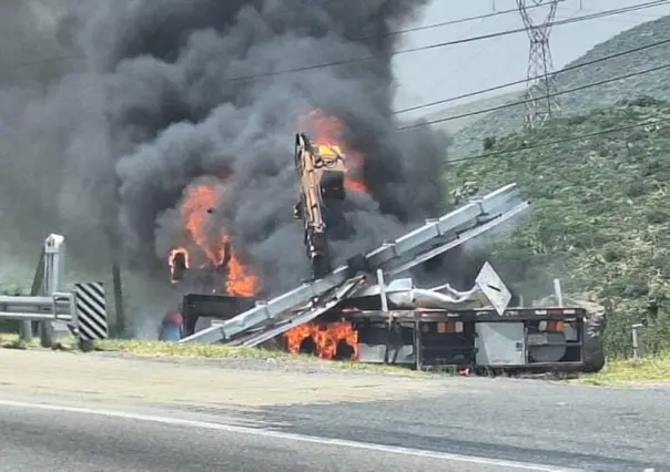 Muere trailero calcinado por descarga eléctrica en carretera Libre Saltillo