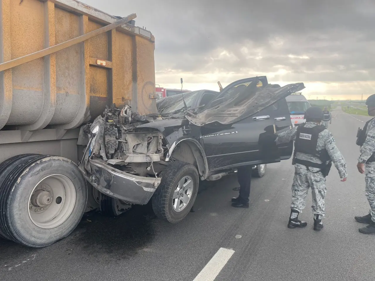 Camioneta choca contra unidad de carga pesada. Foto: Protección Civil Nuevo León