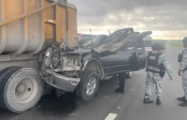 Conductor dormita y se impacta contra camión de carga: menor resulta lesionado