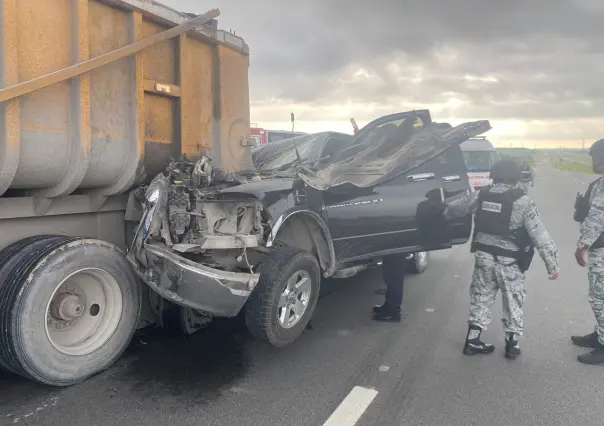 Conductor dormita y se impacta contra camión de carga: menor resulta lesionado