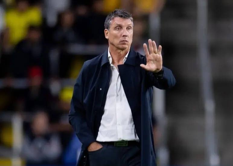 Robert Dante Siboldi diriendo en un partido Tigres vs. Amércia. Foto: Marca.com.