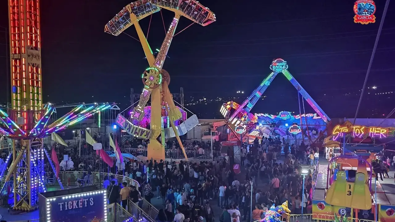 Juegos mecánicos en la Feria de Durango. Foto: Espectaculares García.