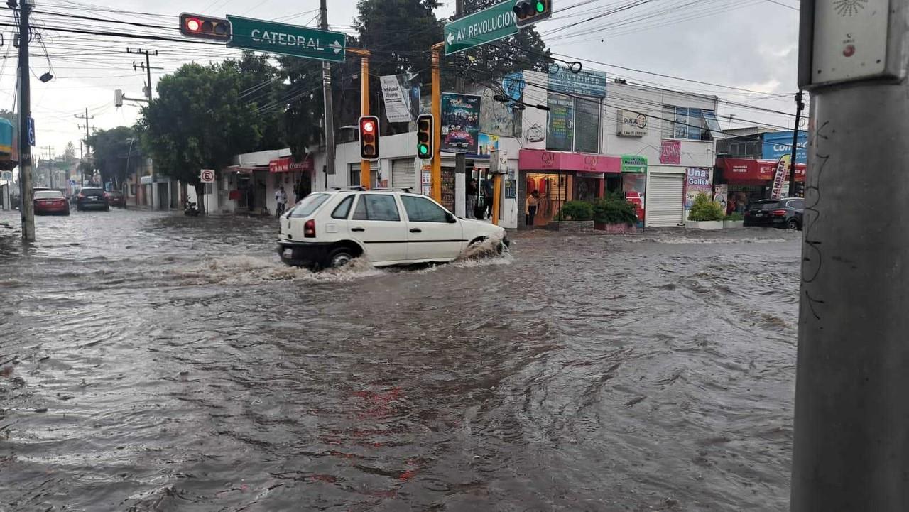 El agua superó los 30 centímetros de altura en algunas zonas de Ecatepec. Foto: FB Portal Diario