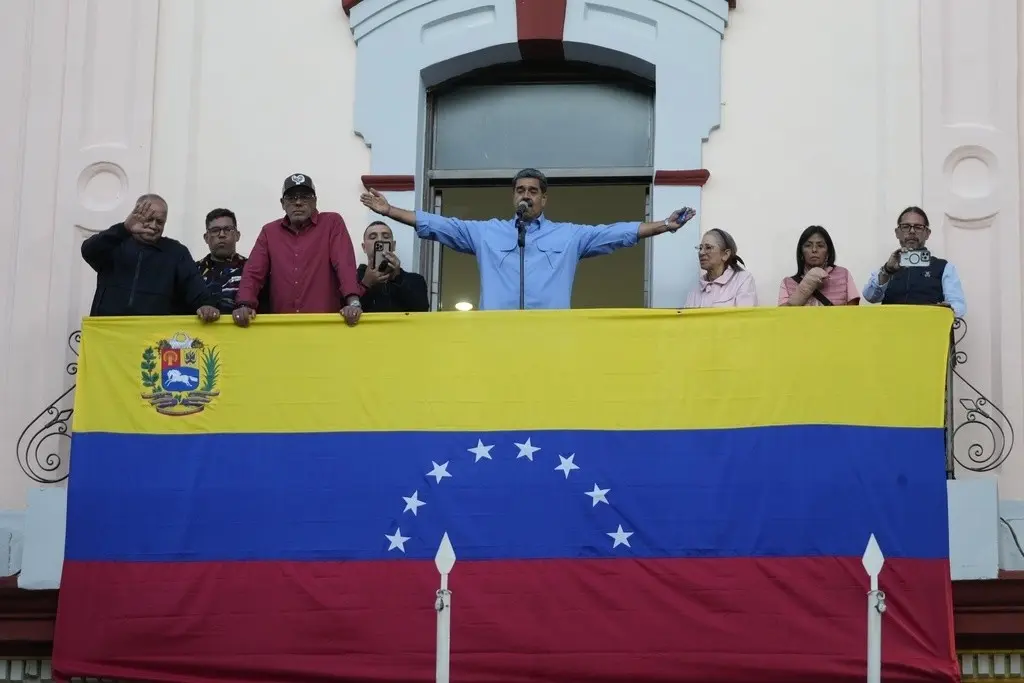 El presidente venezolano Nicolás Maduro ofrece una conferencia de prensa en el palacio presidencial de Miraflores en Caracas, Venezuela, el miércoles 31 de julio de 2024. (AP Foto/Matías Delacroix)