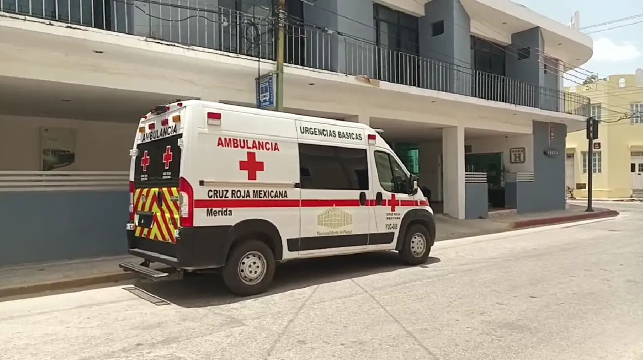 Paramédicos llegaron al lugar del reporte, sin embargo, el hombre había muerto Foto: Captura de pantalla