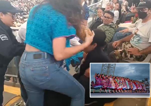 Tres mujeres y una piña: Mujeres pelean en la Guelaguetza de Oaxaca por una piña