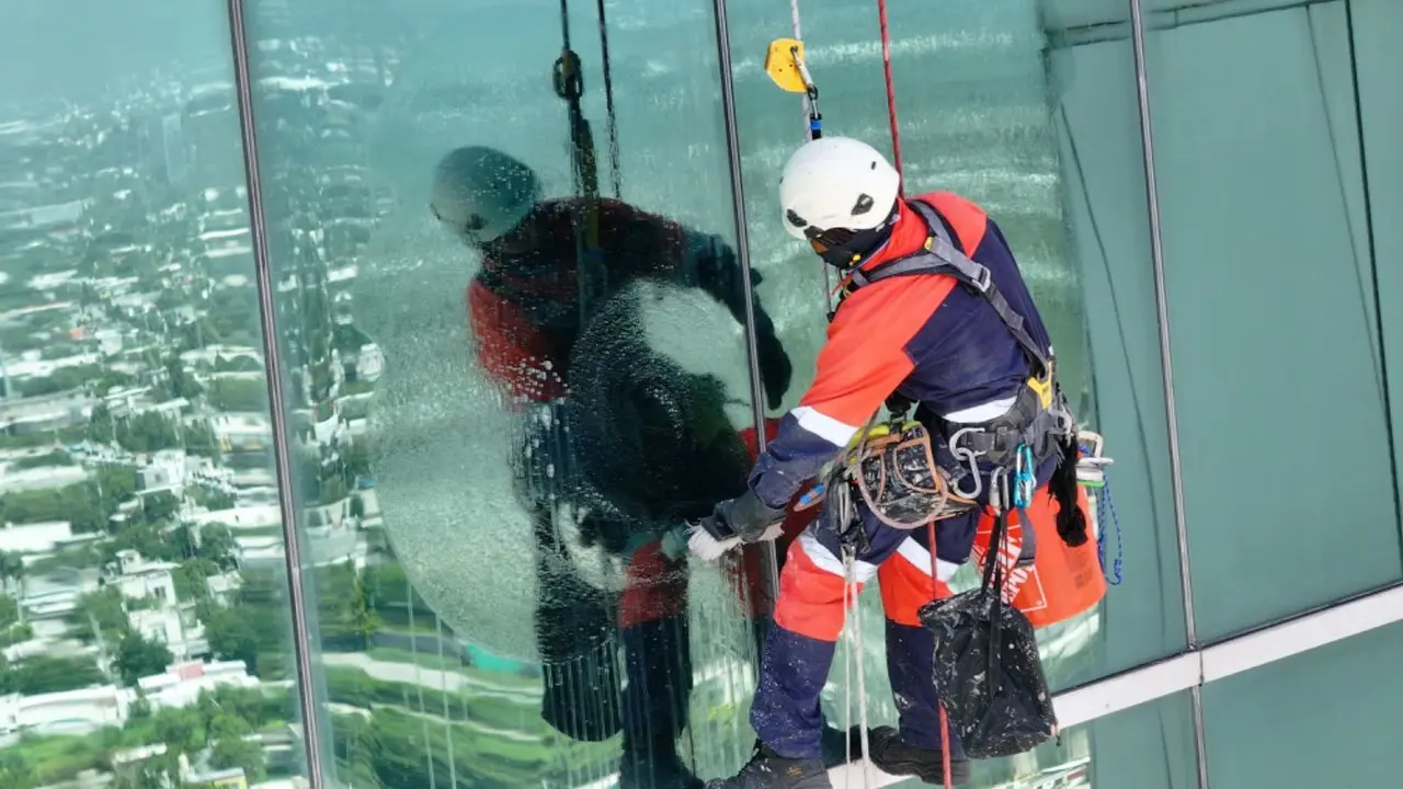 Se realizaran trabajos de mantenimiento en la Torre Bicentenario. Foto: Ignacio Aceves