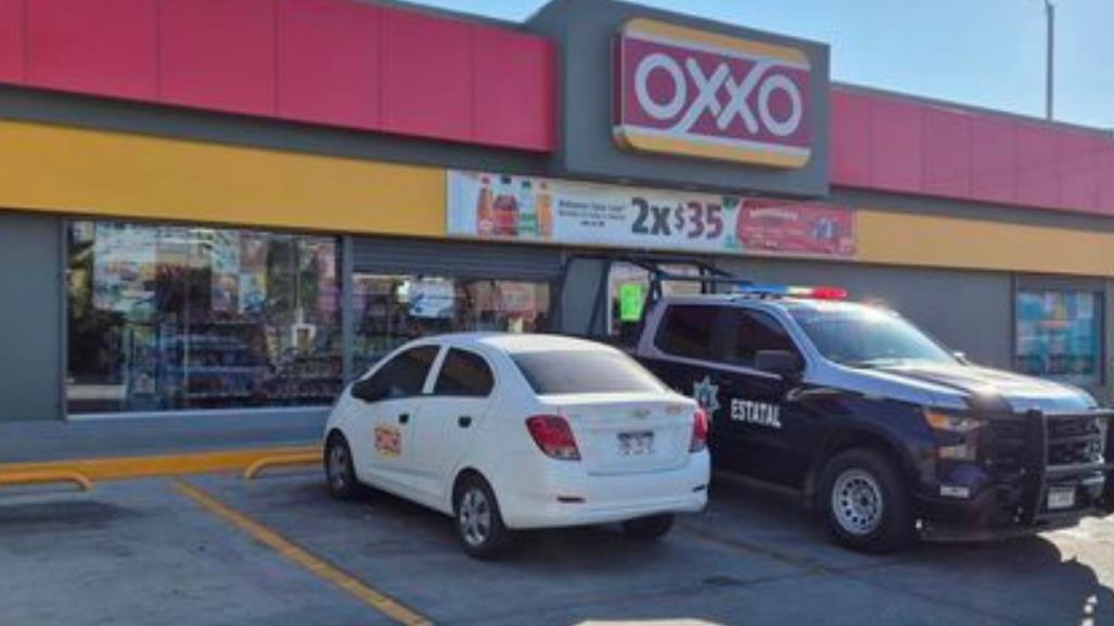 Hombre de la tercera edad asalta oxxo y se lleva 9 mil pesos