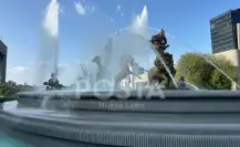 Aprovechan el calor y se bañan en la Fuente de Neptuno