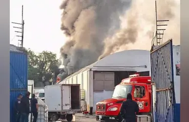 Incendio en Tultitlán: Bomberos controlan las llamas (VIDEO)