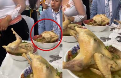 Boda se hace viral por banquete, sirven pollo completo a invitados